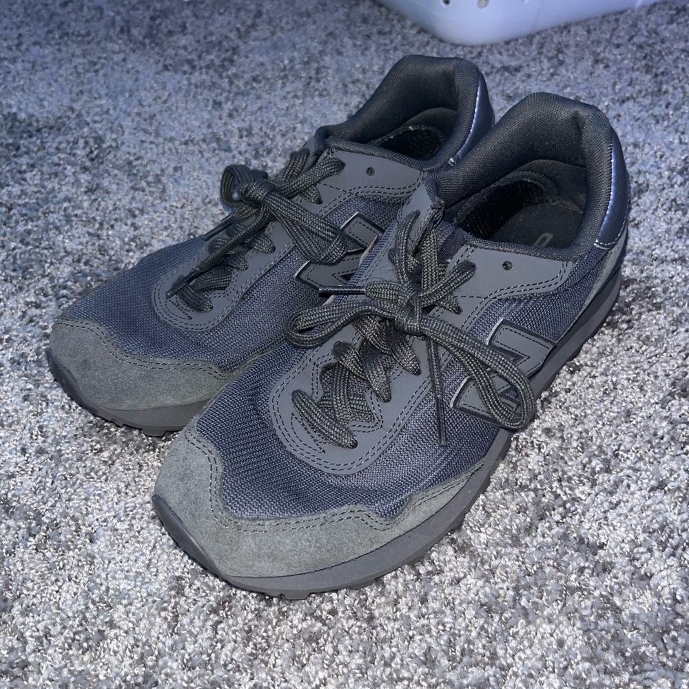 Size 8.5 New Balance (Dark Grey + Silver) GOOD CONDITION